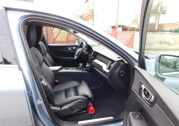 Volvo XC 60 cena 106666 przebieg: 179000, rok produkcji 2019 z Pruszków małe 742